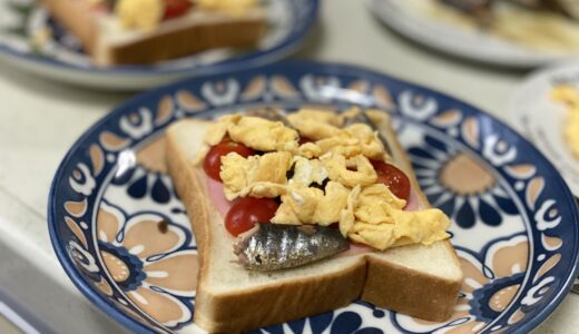 きょうの朝食 1023  めずらしくホットサンド